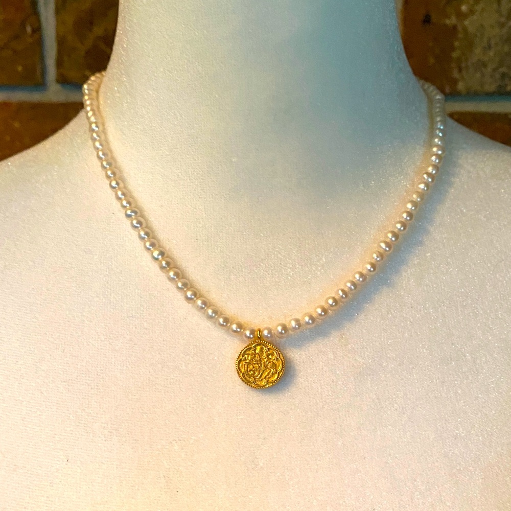 Gold Coin Pendant Pearl Necklace Julie Vos❤️‍🔥🍒